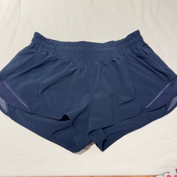 Lululemon Hotty Hot II Low-Rise Lined Short 2.5” Size 8 Reg True Navy Blue NWOT - Picture 2 of 14